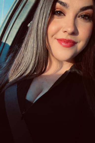 Christina Weir ā UGC Creator on Pitchlo