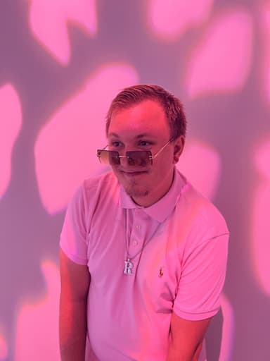 Robert Lohbihle — UGC Creator on Pitchlo